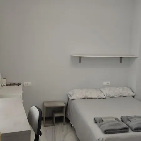 Doble Con Bano Privado En Casa Clara *